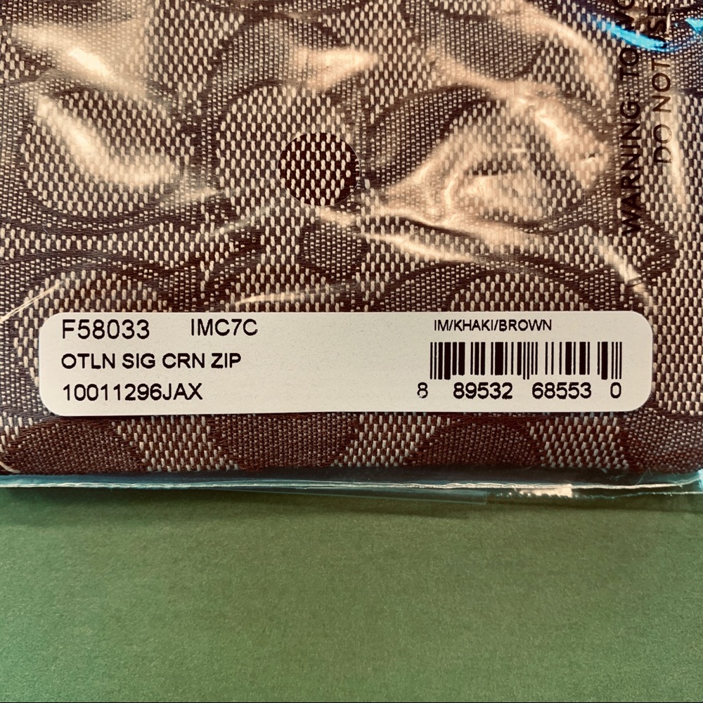 BNWT Coach Corner Zip Wristlet Wallet - Picture 4 of 5